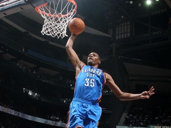 正在视频直播雷霆VS老鹰 杜兰特麦蒂两代巨星