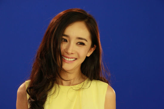 BTV文艺频道宣传片神秘第三人揭晓 杨幂盛装