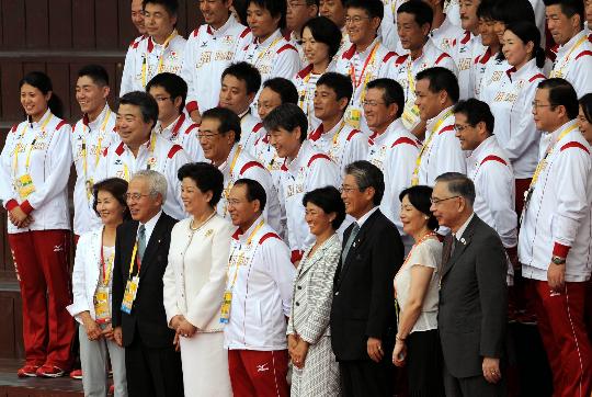 日本奥运代表团服装图片