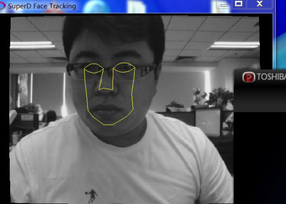 人脸识别技术实时追踪观赏者眼睛所处的位置