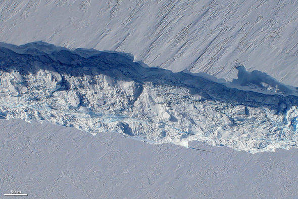 每日卫星照:南极洲新冰川的诞生