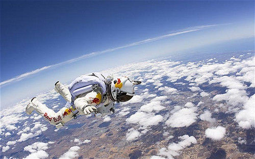 男子欲从3万米高空跳伞 将成首个冲破音速者_科学探索_科技时代_新浪