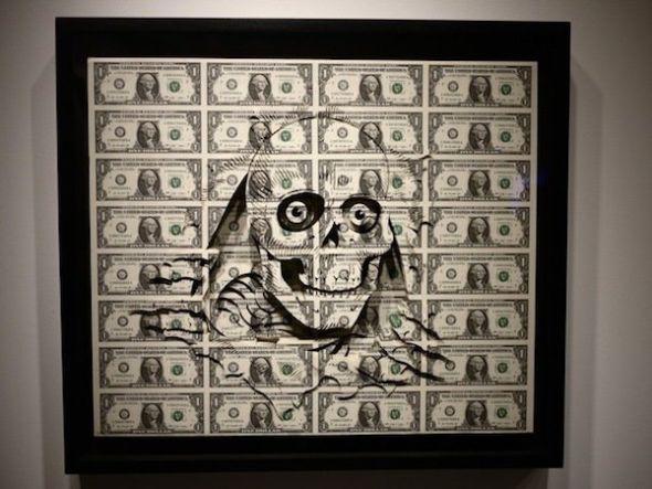 骷髅头里面是钱的图片图片