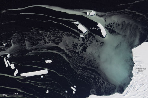 每日卫星照:南极洲幽灵般蓝绿色洋流(图)