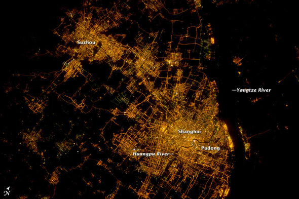 每日卫星照:太空拍上海夜景展示10年巨变