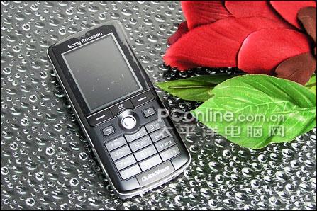 通过外接的索爱phoneflash配件mxe-60,甚至可以在黑暗环境下拍摄几米