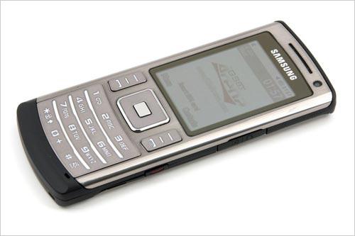 三星为即将上市的超薄直板手机sgh-u800(soulb)推出了色彩斑斓的五种