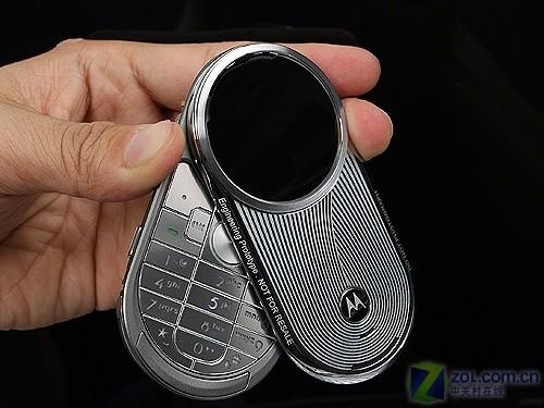 独创圆形屏幕 中文版摩托罗拉aura评测(2)_手机_科技时代_新浪网