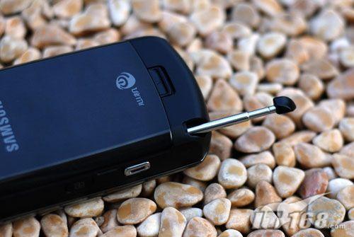 手机 > 正文图为:三星b5702c手机     三星b5702c的手写笔安置在背部