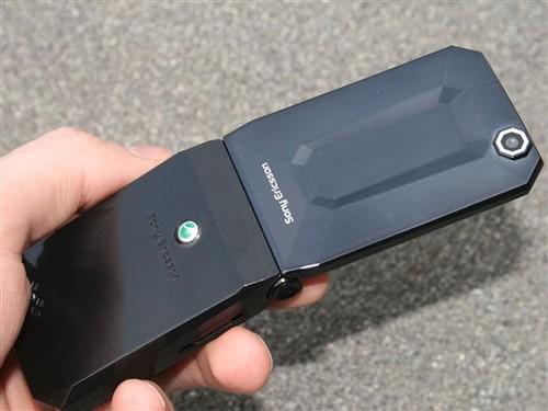 小巧可爱 索爱钻石翻盖机jalou仅1365_手机_科技时代_新浪网