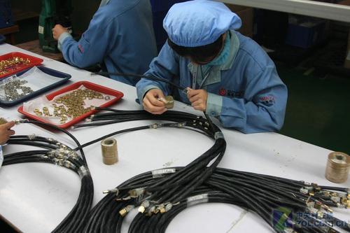 硬件 > 正文第7页:耳机车间道道关卡做质检(二) 第8页:耳机车间道道