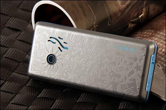 oppo a90有着很好的便携性,小巧的机身,107×47.7×13.