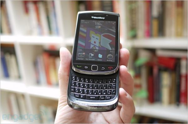 多点触控屏幕黑莓滑盖全键盘9800图赏2