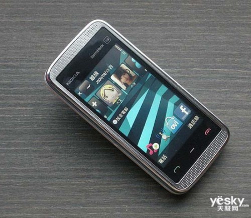8英寸塞班机 诺基亚5530xm行货售价1499元