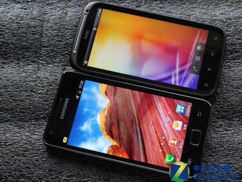 两款手机的屏幕都让人印象深刻