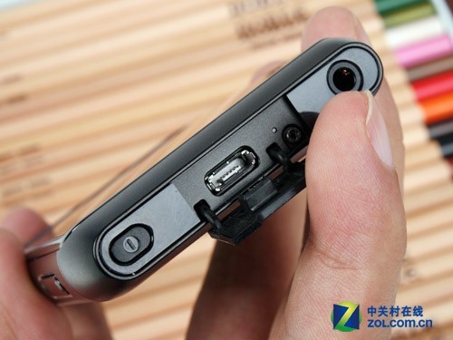 诺基亚t7的micro usb接口