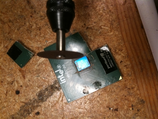 电子显微镜下的cpu pentium iii验尸