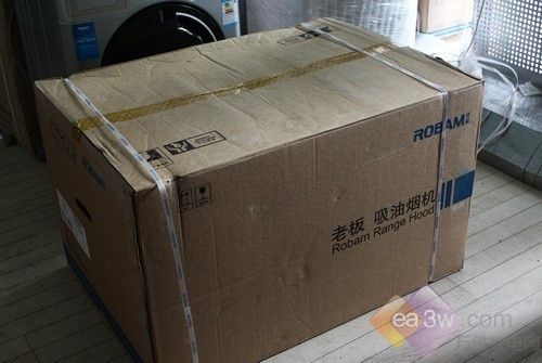 油烟机外包装产品送达的时候包装严密,包装箱子上标注了产品的型号