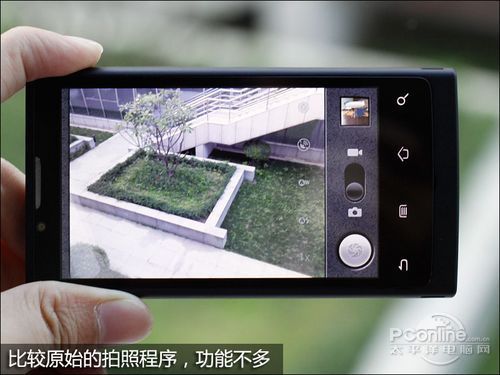 拍照界面,没有物理快门,直接点击屏幕