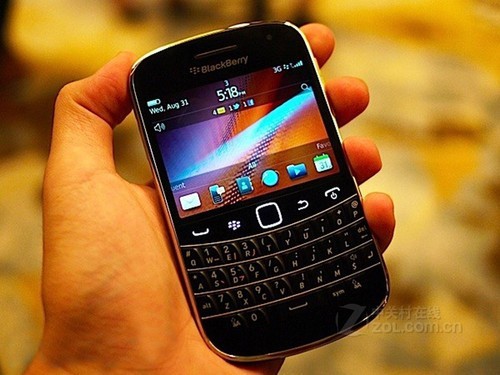 黑莓9900是一款不可多得的境界产品,功能虽不及三星i889,但它的意义是
