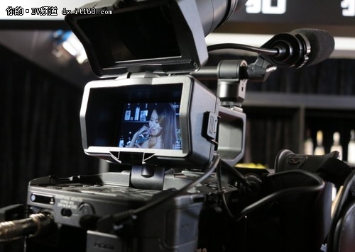 nex-fs700组合式机身设计,可拆卸监视器