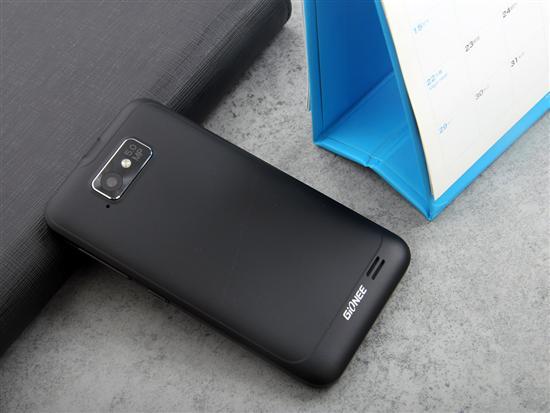 3吋ips屏幕 金立gn700w美图赏