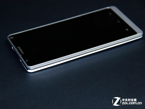 5英寸720p大屏千元机 白色酷派8720图赏_手机_科技时代_新浪网