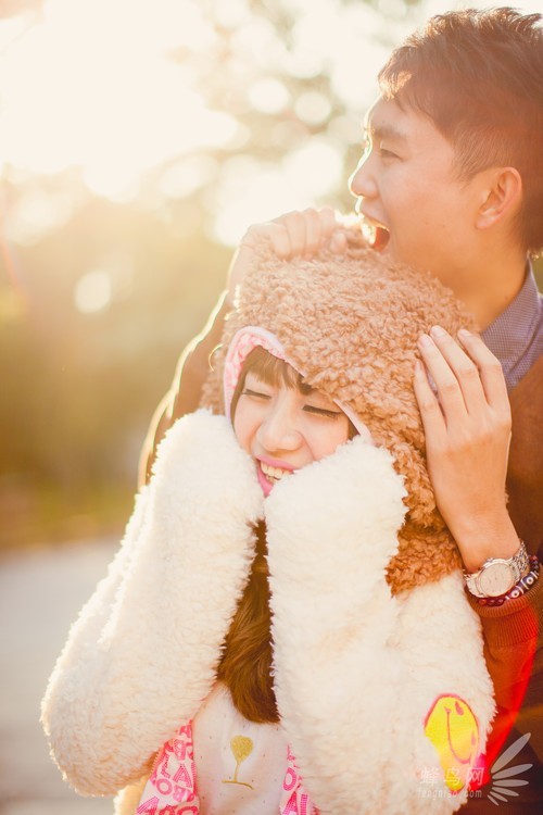 大光圈下的爱恋 教你拍摄温馨校园情侣照