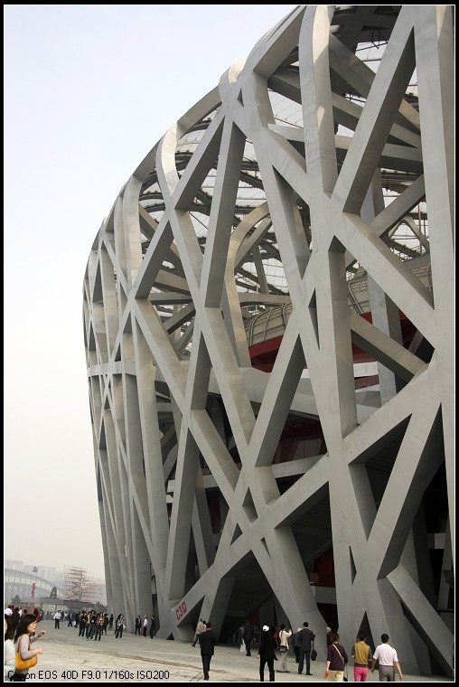 "鸟巢"外部的钢架结构很复杂"鸟巢"全景,非常有特色的建筑 国家体育