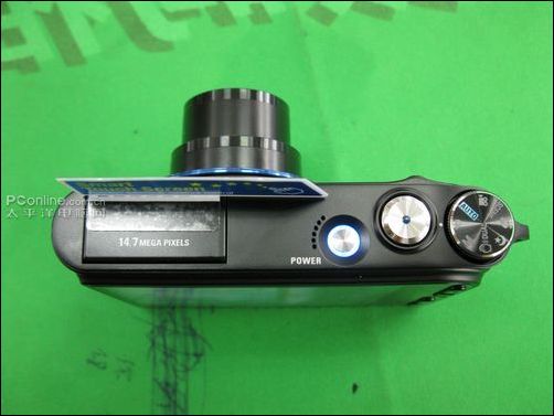 三星nv100hd另一大特使就是背面采用一款3英寸约46万像素的高品质触摸