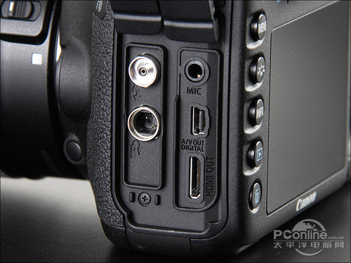 机身7d接口布局佳能7d电池与存储卡