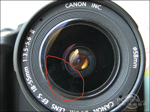 镜头的前镜片,后镜片以及镜头内部都会沾染灰尘,一般来说,前镜片轻微
