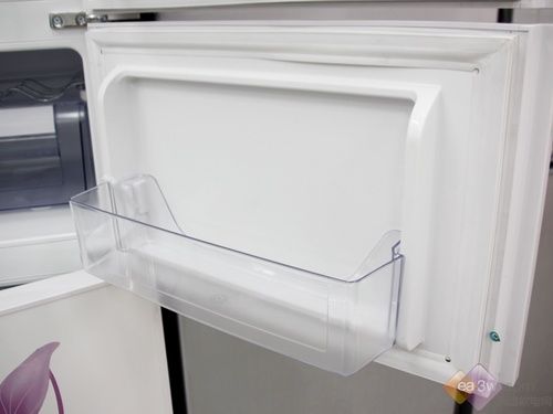 海信个性三门冰箱卖场特价不足3000元