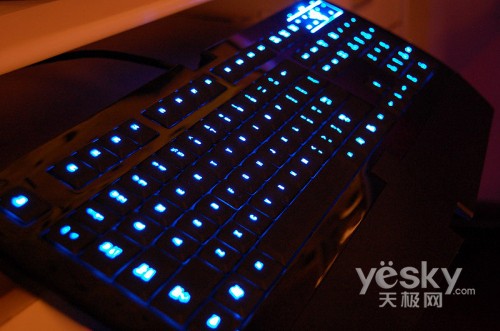 玩家梦幻利器 razer黑腹狼蛛游戏键盘评测