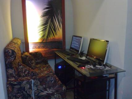 创新行业 aoc显示器开创个性网吧新时代