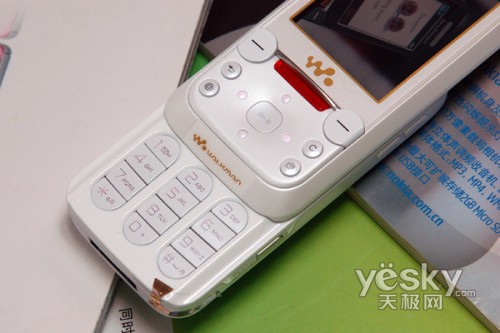 纯血walkman音乐机 索爱w830再爆新低1780