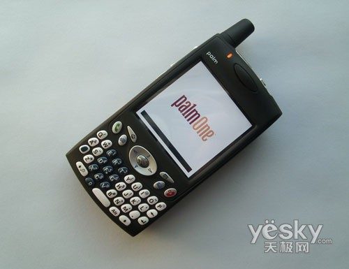 看美剧玩手机 热播美剧剧中主人公手机展示