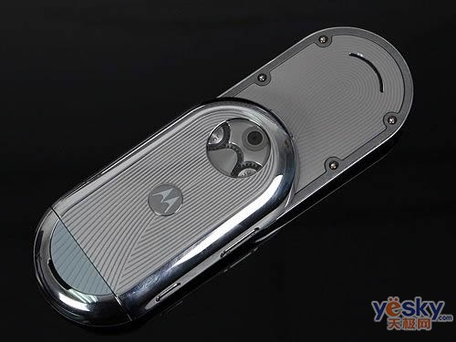 最经典旋盖奢华手机 摩托罗拉aura降至7590