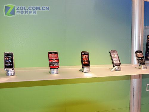 诺基亚展台展示手机