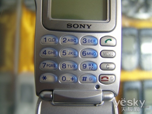 经典翻盖老爷手机 索尼z7仅售399元