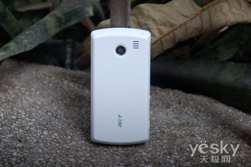 5操作系统的touch e100,采用直板设计,处理器为qualcomm msm7225,主频