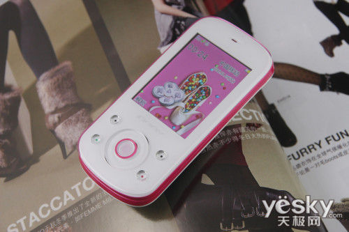 享受简约时尚之美 朵唯s620手机仅售990元