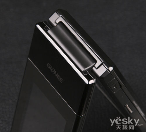 能听会说的商务全能助手 金立w100售2380