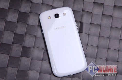 手机 htc htc g18 > 正文三星i9300正面图   三星galaxy s iii采用