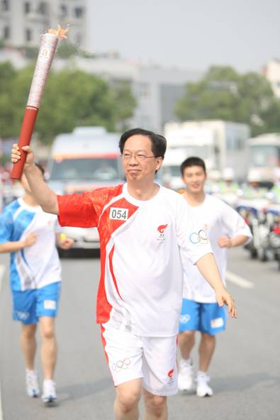 amd副总裁王正福:让圣火传递我们的爱心与希望