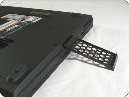 轻薄高性能的秘密 thinkpad t400s拆解_笔记本_科技时代_新浪网