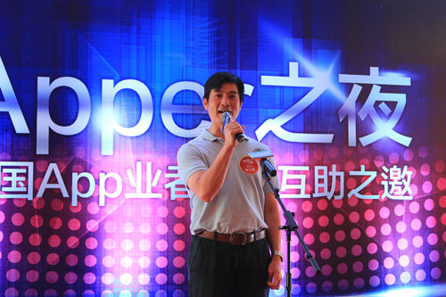 图文:新华网申江婴副总编演讲