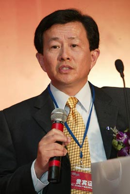 图文约克大学舒立克商学院教授谭劲松发言