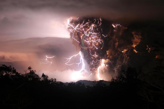 卡特迈火山爆发图片