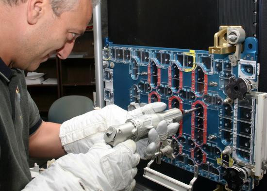 哈勃望远镜太空拯救任务揭秘(组图)(3)